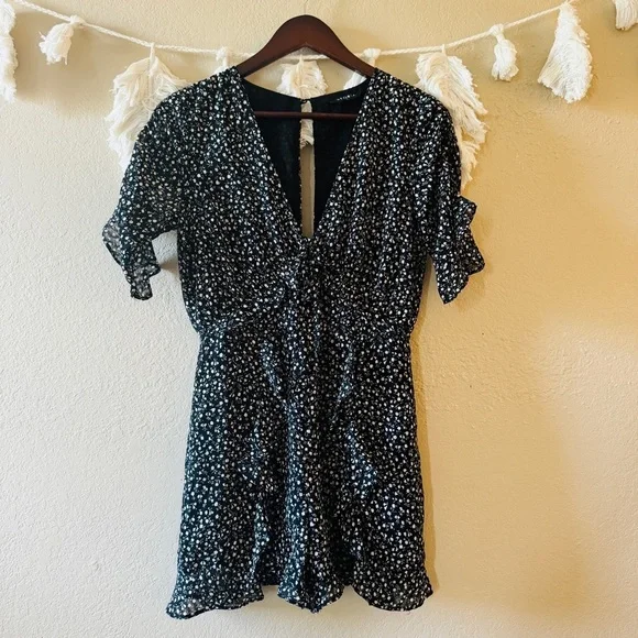 Storia | Floral Ruffle Romper - Picture 2 of 7